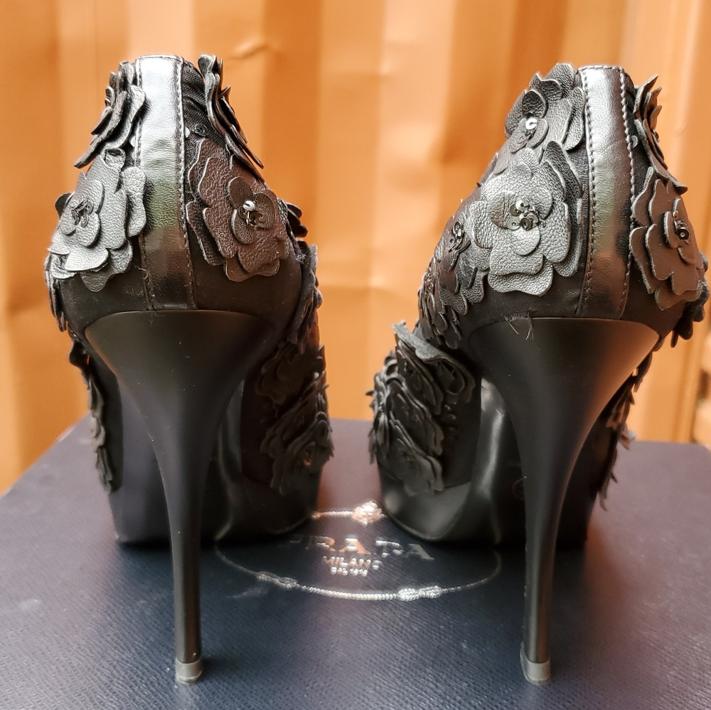 Chanel Black Leather Laser Cut Camellia Platform Pumps 40. - Picture 9 of 16